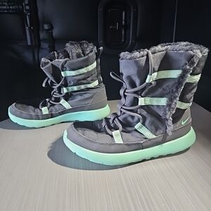 Nike Roshe One HI Gray/Seafoam Lace Up Ankle Winter Boot Girls 3Y 859414-002 EUC